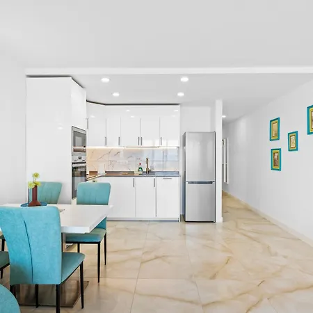 Neptuno Ocean View, Line With Pool Апартаменты *